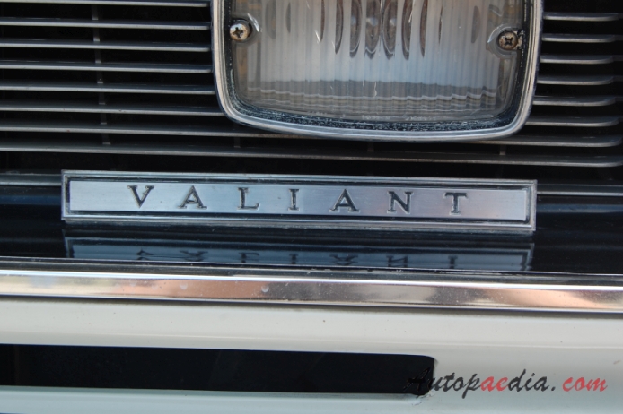 Chrysler Valiant 3rd generation 1967-1973 (1970 sedan 4d), front emblem  