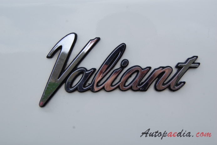 Chrysler Valiant 3. generacja 1967-1973 (1970 sedan 4d), emblemat bok 