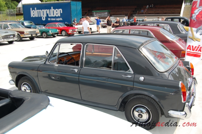 Vanden Plas Princess 1100 (BMC ADO16) 1964-1968 (1964-1967 MK1 saloon 4d), left side view