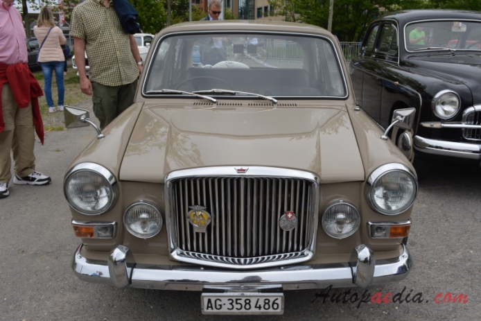 Vanden Plas Princess 1100 (BMC ADO16) 1964-1968 (1964-1967 MK1 saloon 4d), front view