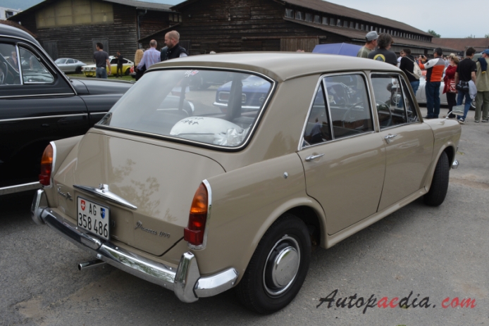 Vanden Plas Princess 1100 (BMC ADO16) 1964-1968 (1964-1967 MK1 saloon 4d), right rear view