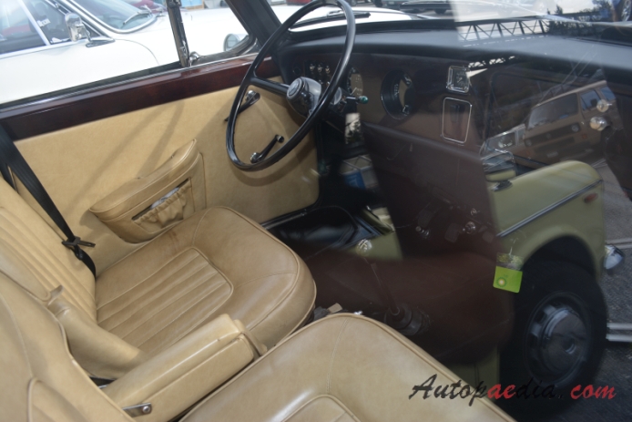 Vanden Plas Princess 1100 (BMC ADO16) 1964-1968 (1964-1967 MK1 saloon 4d), interior