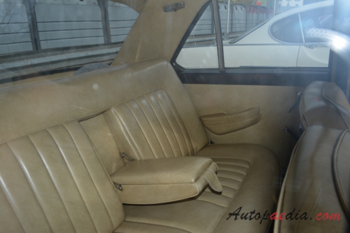 Vanden Plas Princess 1100 (BMC ADO16) 1964-1968 (1964-1967 MK1 saloon 4d), wnętrze