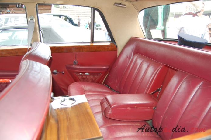 Vanden Plas Princess 4-litre R 1964-1968 (1965 sedan 4d), wnętrze
