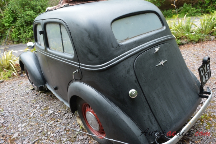 Vauxhall 10/4 (Vauxhall Ten) 1937-1940/1946-1947 (saloon 4d),  left rear view