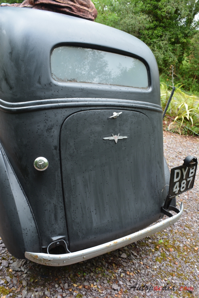 Vauxhall 10/4 (Vauxhall Ten) 1937-1940/1946-1947 (saloon 4d), rear view