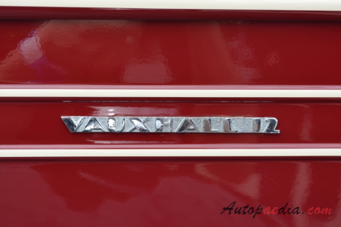 Vauxhall 12-4 1937-1946 (saloon 4d), emblemat bok 