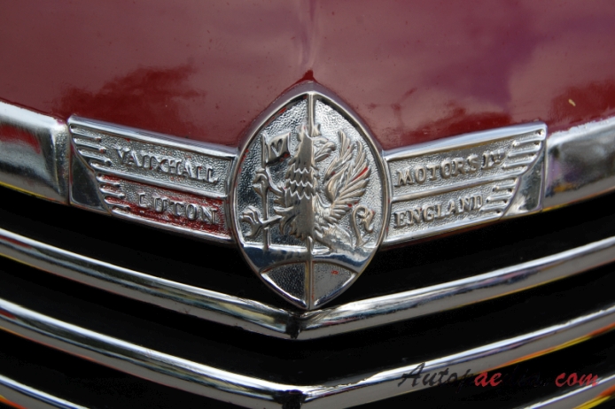 Vauxhall 14-6 1938-1948 (saloon 4d), front emblem  