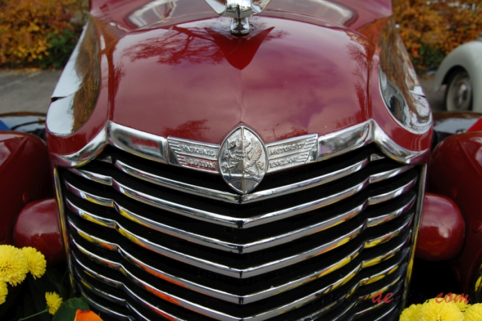 Vauxhall 14-6 1938-1948 (saloon 4d), front emblem  