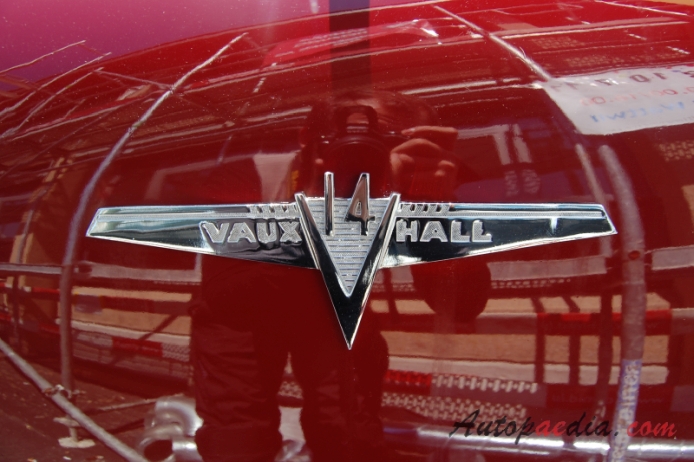 Vauxhall 14-6 1938-1948 (saloon 4d), rear emblem  