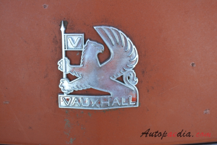 Vauxhall Cavalier Mark I 1975-1981 (GL 1600 saloon 2d), front emblem  