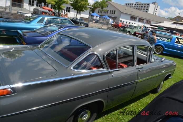 Vauxhall Cresta PA 1957-1962 (1957-1959 saloon 4d), prawy bok