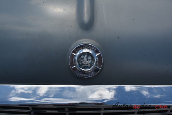 Vauxhall Cresta PA 1957-1962 (1959-1962 saloon 4d), front emblem  