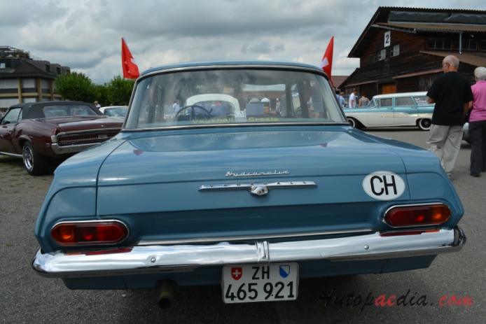 Vauxhall Cresta PB 1962-1965 (1964 2,6L saloon 4d), tył