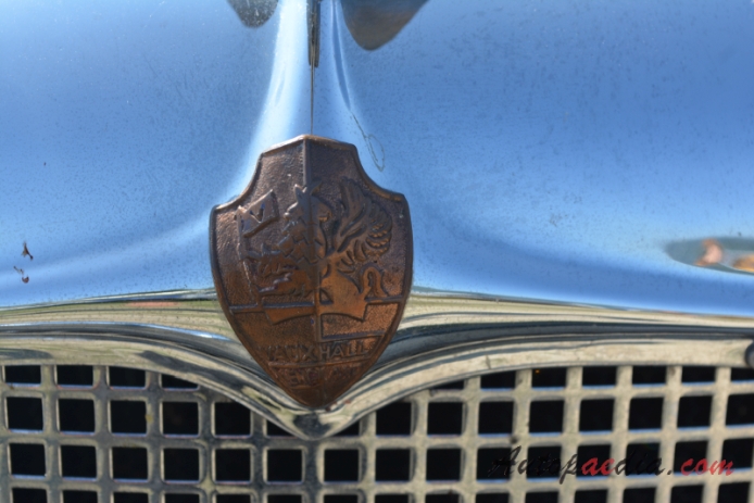 Vauxhall Light Six 1933-1938 (1933-1935 Vauxhall 14/6 roadster 2d), front emblem  
