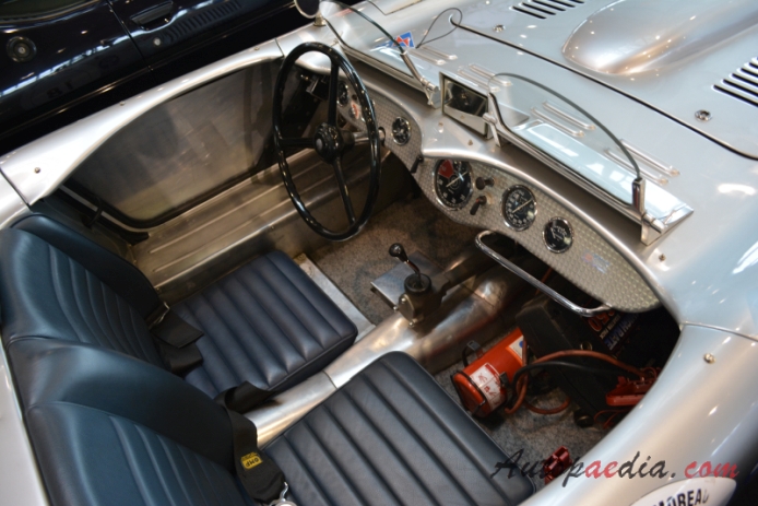 Veritas RS 1949 (race car), interior