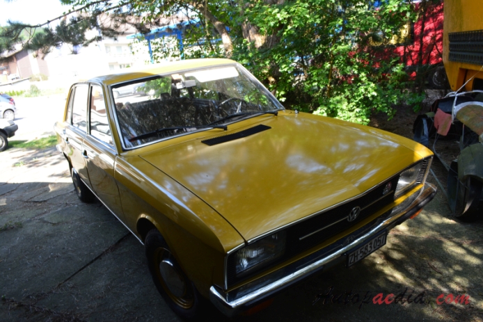 VW K70 1970-1974 (1971 K70L), right front view