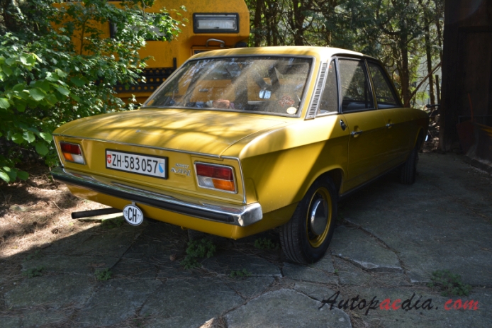 VW K70 1970-1974 (1971 K70L), right rear view