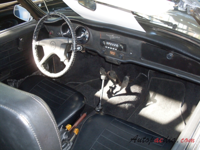 Karmann Ghia (VW typ 14) 1955-1974 (1974 cabriolet 2d), wnętrze