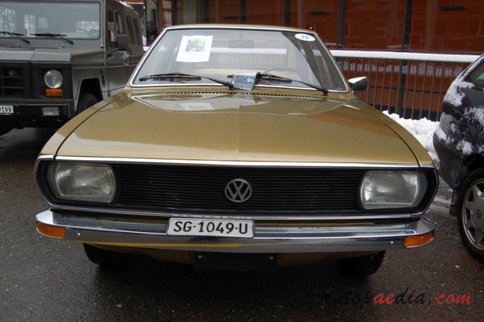 Volkswagen Passat B1 1973-1980 (1973 L fastback 4d), front view