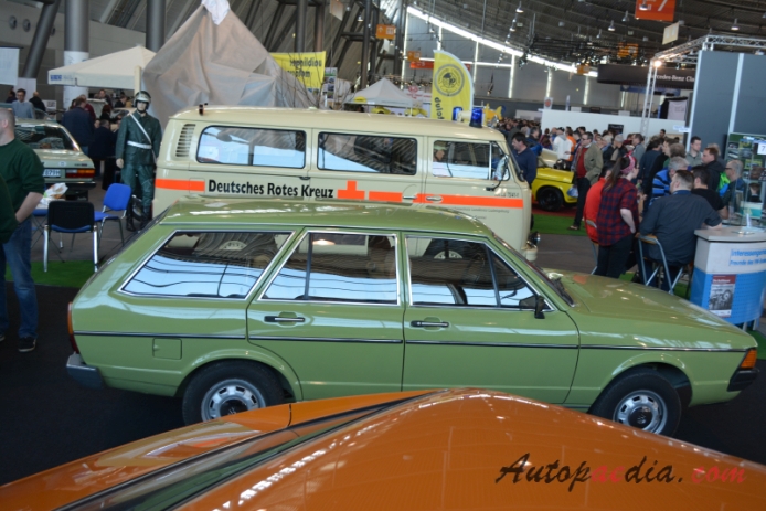 Volkswagen Passat B1 1973-1980 (1978 LS Variant 5d), right side view