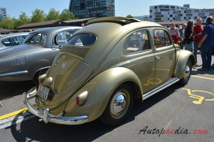 VW type 1 (Beetle) 1946-2003 (1957 11 DeLuxe), right rear view