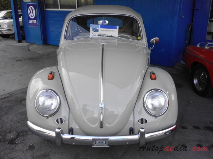 VW type 1 (Beetle) 1946-2003 (1958 Faltdach De Luxe limousine), front view