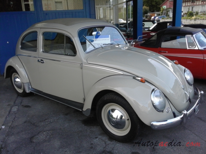 VW type 1 (Beetle) 1946-2003 (1958 Faltdach De Luxe limousine), right front view