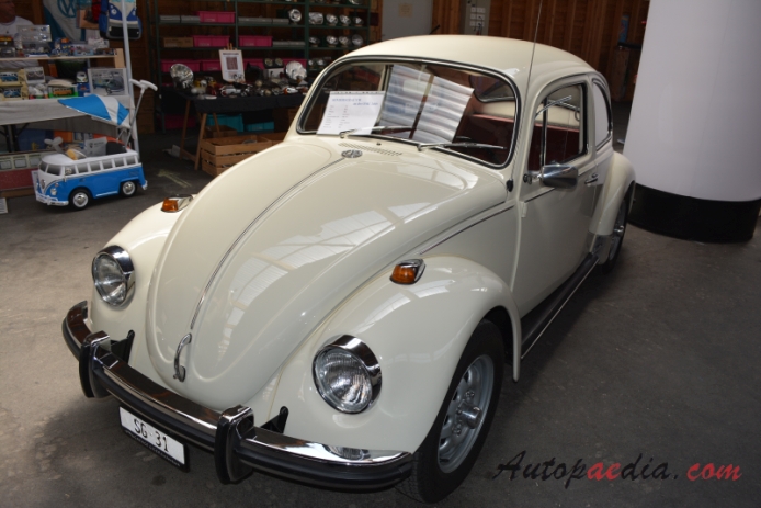 VW type 1 (Beetle) 1946-2003 (1968 Volkswagen 1300 limousine 2d), left front view
