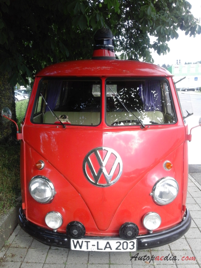 VW type 2 (Transporter) T1 1950-1967 (1955-1959 T1b fire engine), front view