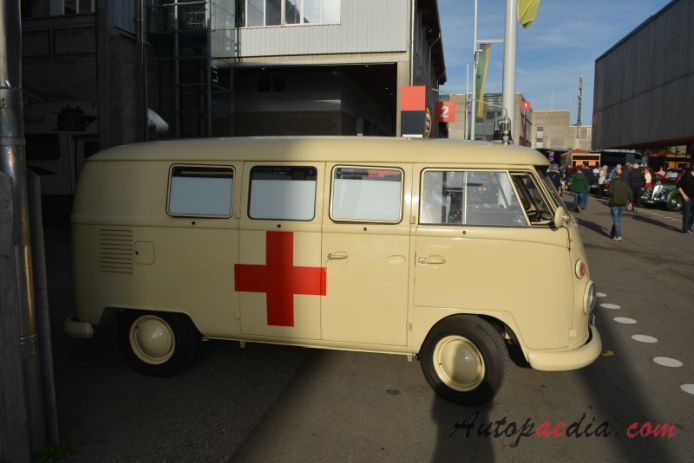 VW typ 2 (Transporter) T1 1950-1967 (1963-1967 T1c ambulans), prawy bok