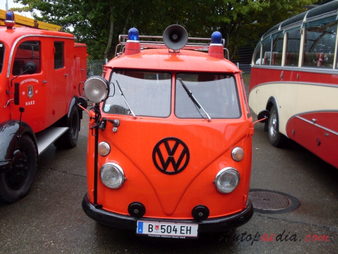 VW type 2 (Transporter) T1 1950-1967 (1963-1967 T1c fire engine), front view