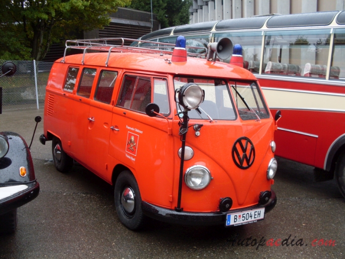 VW typ 2 (Transporter) T1 1950-1967 (1963-1967 T1c wóz strażacki), prawy przód