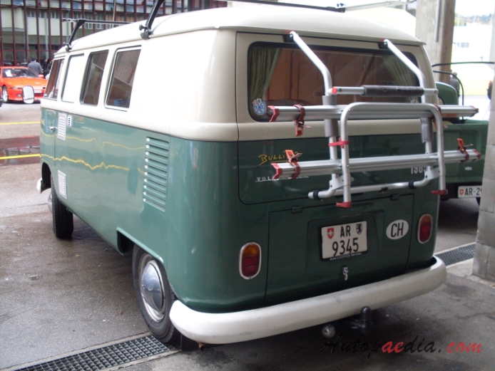 VW type 2 (Transporter) T1 1950-1967 (1965 Kombi),  left rear view
