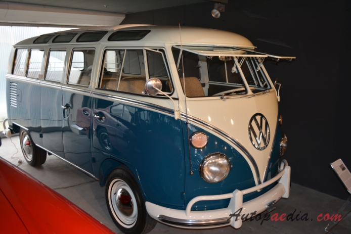 VW type 2 (Transporter) T1 1950-1967 (1965 T1c Samba), right front view