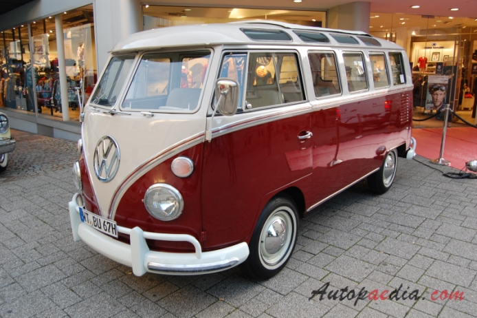 VW type 2 (Transporter) T1 1950-1967 (1967 Samba), left front view