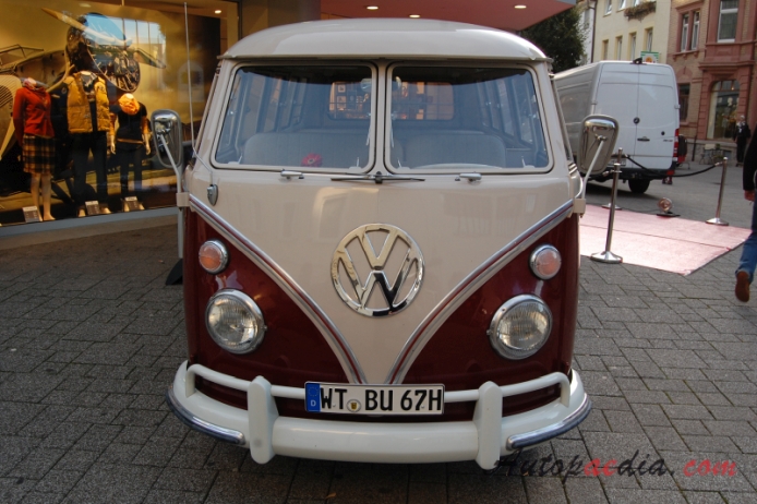 VW type 2 (Transporter) T1 1950-1967 (1967 Samba), front view