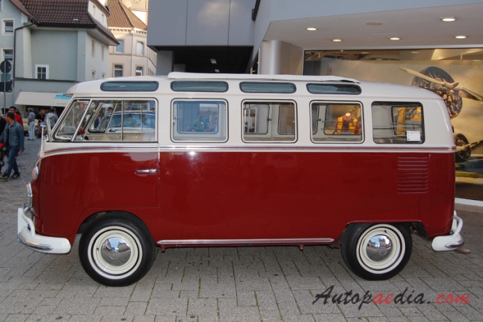 VW type 2 (Transporter) T1 1950-1967 (1967 Samba), left side view