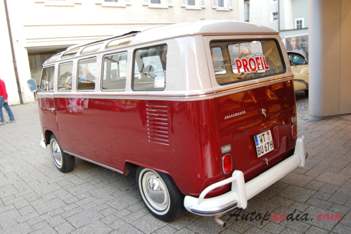 VW type 2 (Transporter) T1 1950-1967 (1967 Samba),  left rear view