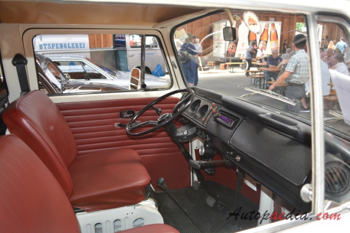 VW type 2 (Transporter) T1 1950-1967 (1971 T2a Dormobil camper), interior