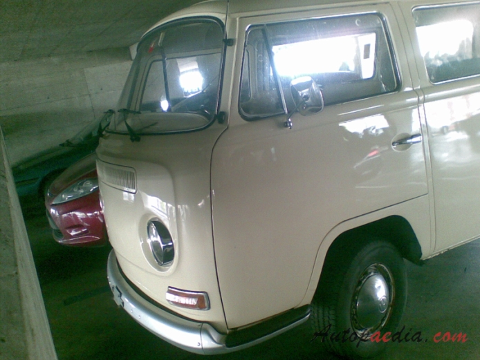 VW type 2 (Transporter) T2 1967-1979 (1967-1972 T2a), left front view