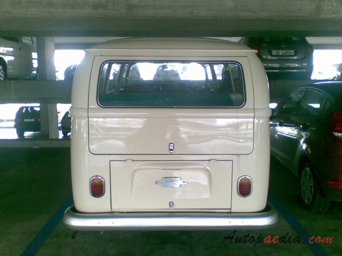 VW type 2 (Transporter) T2 1967-1979 (1967-1972 T2a), rear view