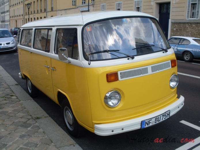 VW type 2 (Transporter) T2 1967-1979 (1973-1979), right front view