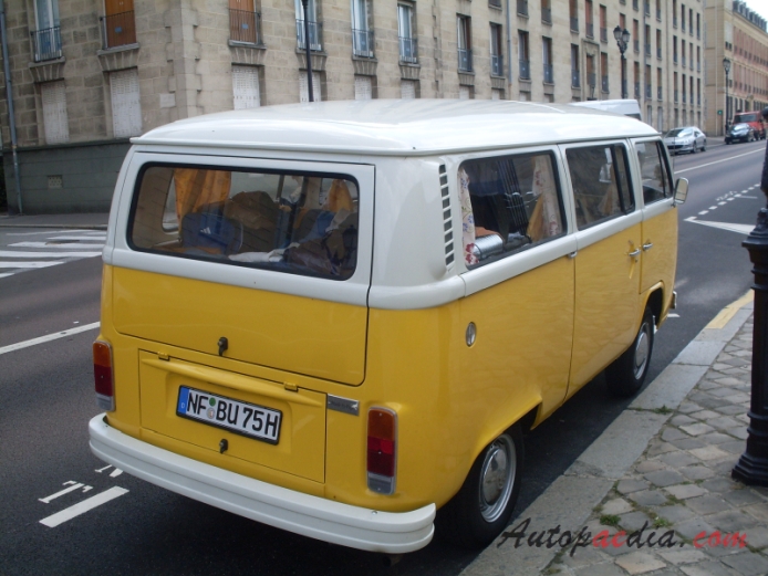 VW type 2 (Transporter) T2 1967-1979 (1973-1979), right rear view
