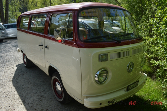 VW type 2 (Transporter) T2 1967-1979 (1973-1979), right front view