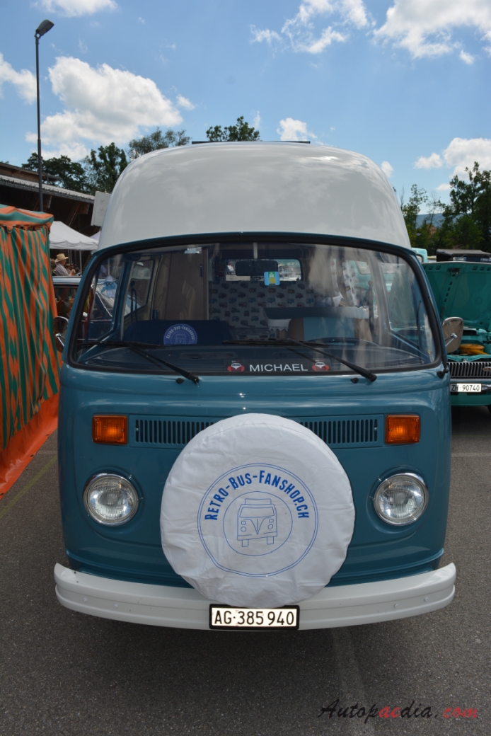 VW type 2 (Transporter) T2 1967-1979 (1973-1979 camper 4d), front view