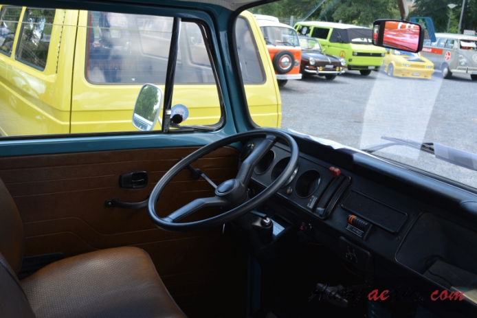 VW type 2 (Transporter) T2 1967-1979 (1978 Doppelkabine crew car), interior