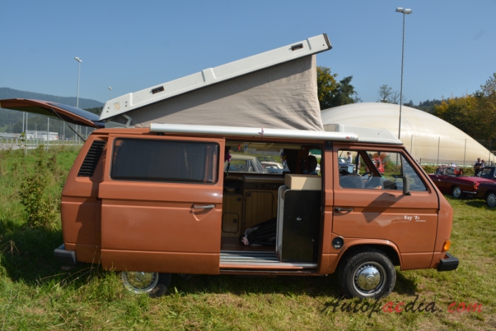 VW type 2 (Transporter) T3 1979-1992 Europe/2002 South Africa (1981 camper), right side view