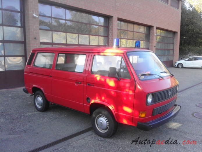 VW type 2 (Transporter) T3 1979-1992 Europe/2002 South Africa (1982-1992 fire engine), right front view