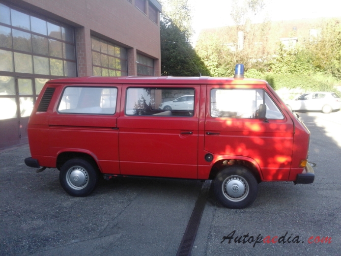 VW type 2 (Transporter) T3 1979-1992 Europe/2002 South Africa (1982-1992 fire engine), right side view